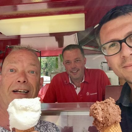 Nico Kranenburg en Thijs Wieringa van Pixelsz lanceren nieuw webdesign voor Hollander IJs uit Groningen