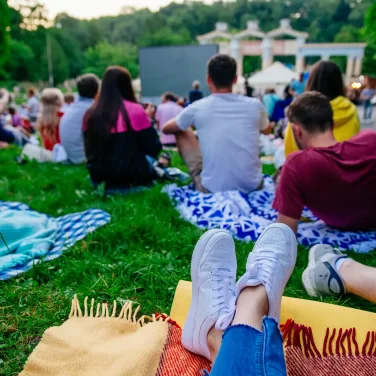Openlucht bioscoop Groningen buiten film kijken in park